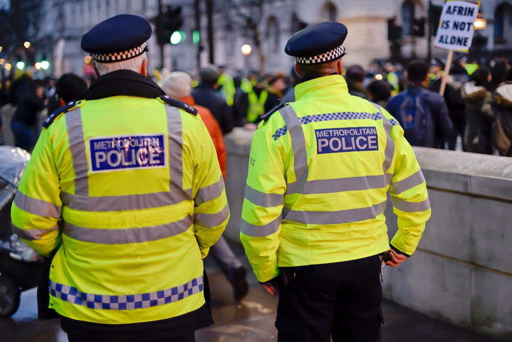 伦敦被爆有数百名“问题警察”，英媒：只有13人被革职